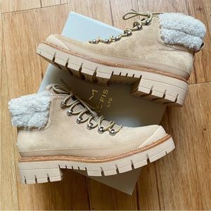 NIB Marc Fisher Cade Genuine Shearling Cuff Lace-Up Boot 8.5 Light Natural NWT